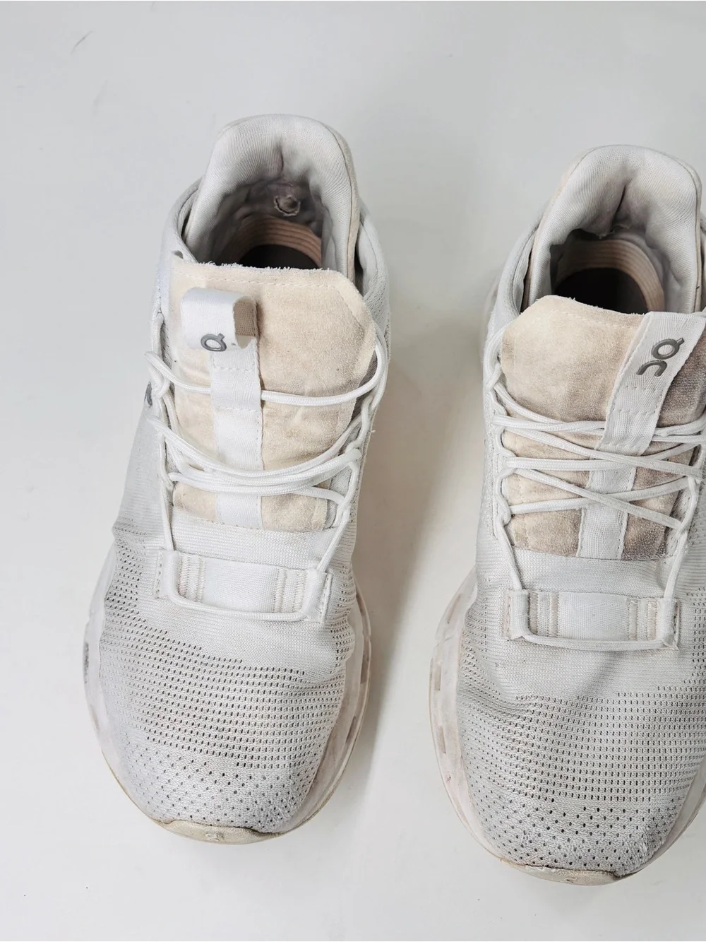 On Cloud Running Shoes Womens 9 Cream white Athletic Sneakers Lace Up - Picture 1 of 9
